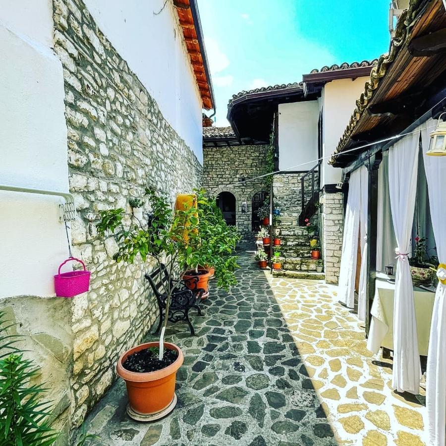 Bujtina Kodiket Guesthouse Berat Eksteriør billede